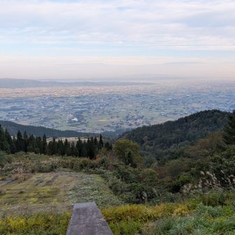 森林公園を出るとあるパラグライダーの台。
一生に一度は飛んでみたい気もするな。