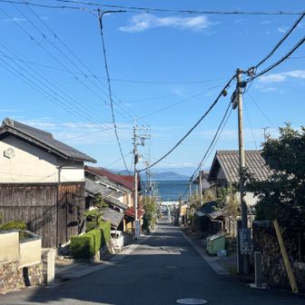 坂道から琵琶湖見える〜