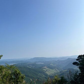 め岳山頂の少し先は眺望あり！