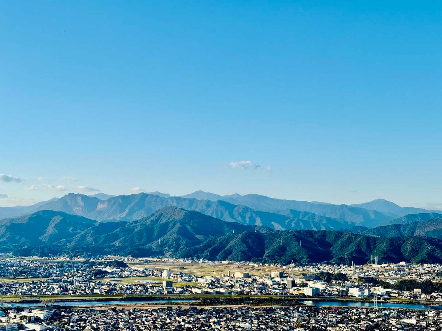 本日は空気が澄んでいて…
遠くのお山まで
綺麗に見渡せました⚯˶