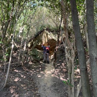 ここは俺が抑えとく！先に行け！