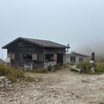 鉢伏山荘、ここまでは車で来れます
山頂までは10分ぐらいです