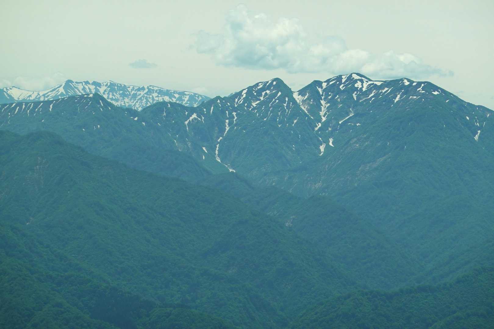 粟ヶ岳と守門
時々開けた場所から見える景色に喜ぶ😄