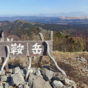女岳展望所まで戻ってから、男岳へ。鞍岳看板の後ろはくじゅう⛰️阿蘇くじゅうはもちろん、九州山地、平成新山、祖母山系も見えます👀360°パノラマです。