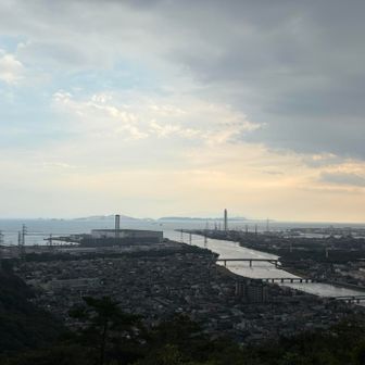 南側の眺望。
播磨灘に浮かぶ家島諸島が見えます。