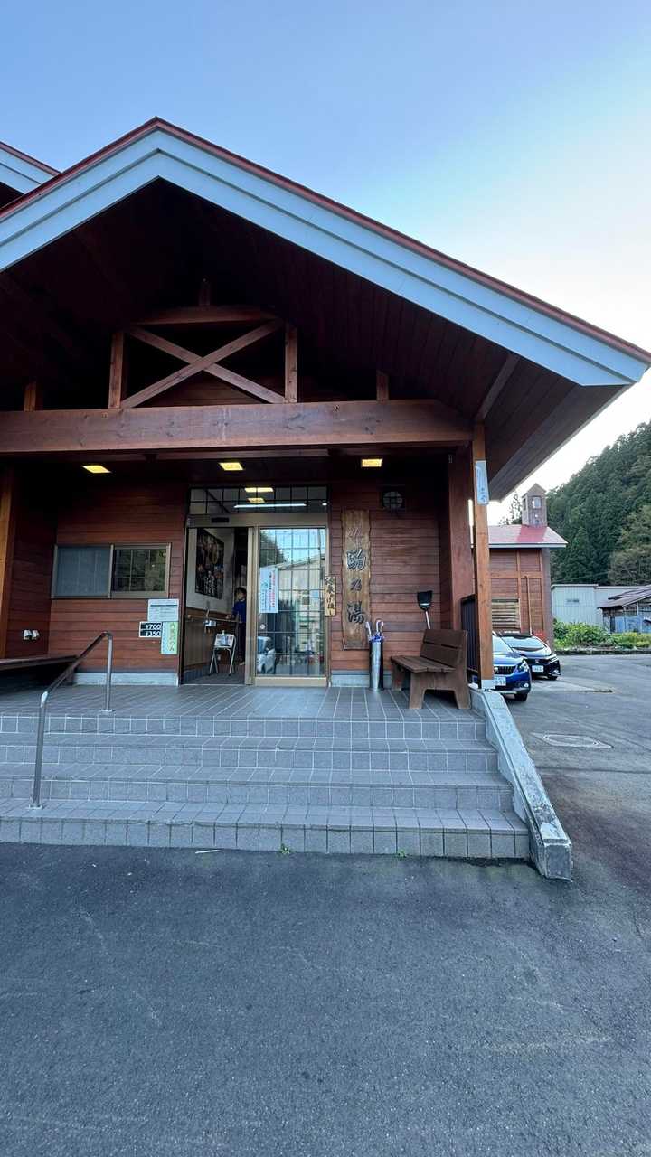 会津駒ヶ岳・中門岳、草紅葉広がる稜線へ の写真 26
