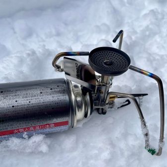 山メシ開始、火をつけます

カチッ、カチッ、ボッ！🔥

ヨガファイヤッ、ヨガファイヤ、ヨガフレイム！
🔥って聞こえる