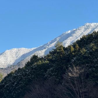 
　　　　自然がくれた美しい冬景色に感謝

　　　　下山後、地元の方とお話し…
　　　　麓から見える霧氷の高見山は
　　　　夕焼けで綺麗に染まるそうですよ

　　　　最後まで見て下さり
　　　　ありがとうございます☺️

