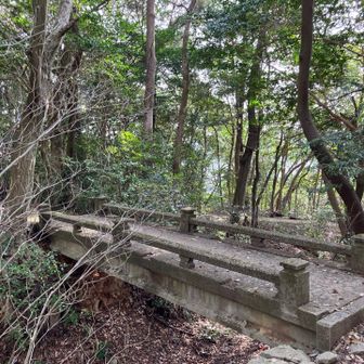 お城の横にあった橋