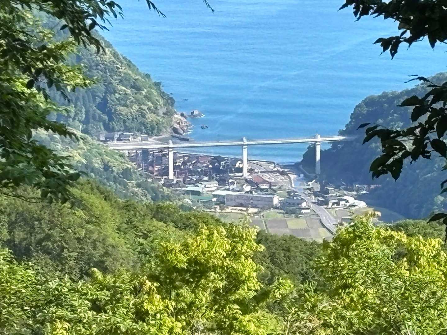 余部鉄橋を見下ろす。