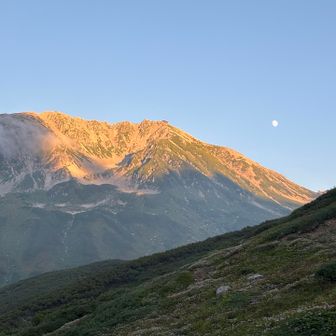 お部屋からのアーベントロート
明日は立山三山三座目の浄土山、
温泉♨️入って寝ます。