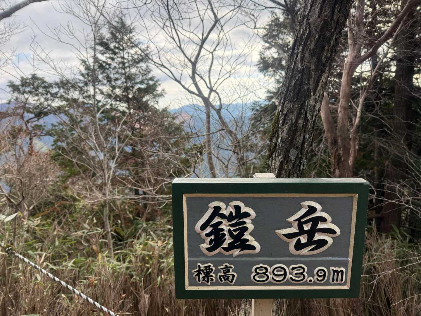 頂上からの眺望はあまり良くない。。。