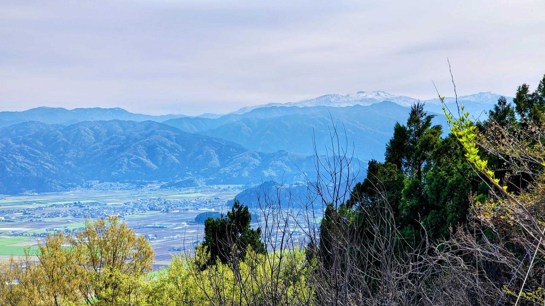 白い雪が残る白山😆
