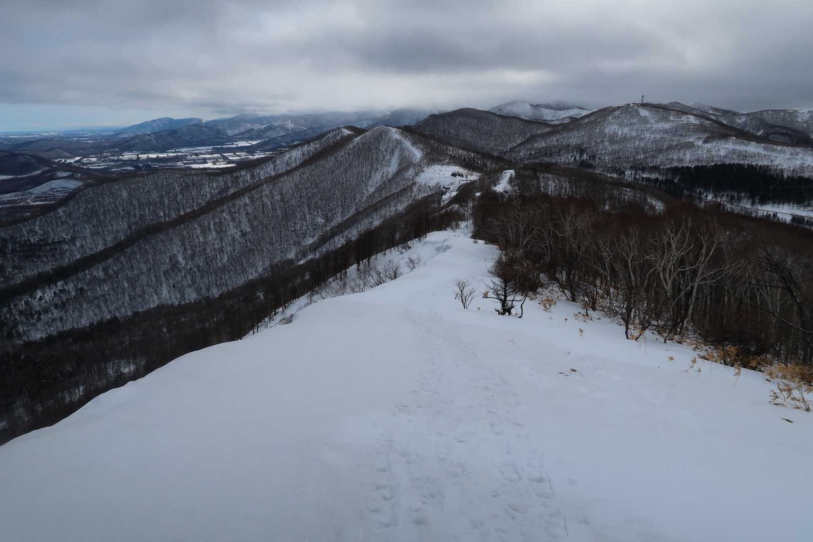 🅿️も近づいてきました🎶
今回のミッション、
日勝ピーク→沙流岳へのチャレンジは登山口で準備すら出来ず🤣断念したけど、
晴れ間が出た桜山まで行けた事、
感謝します😊
ありがとうございました😊