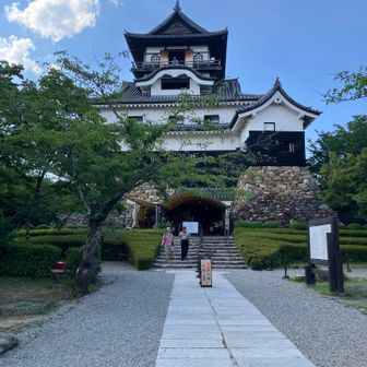 犬山城。
高い入館料払って見る価値ありです。