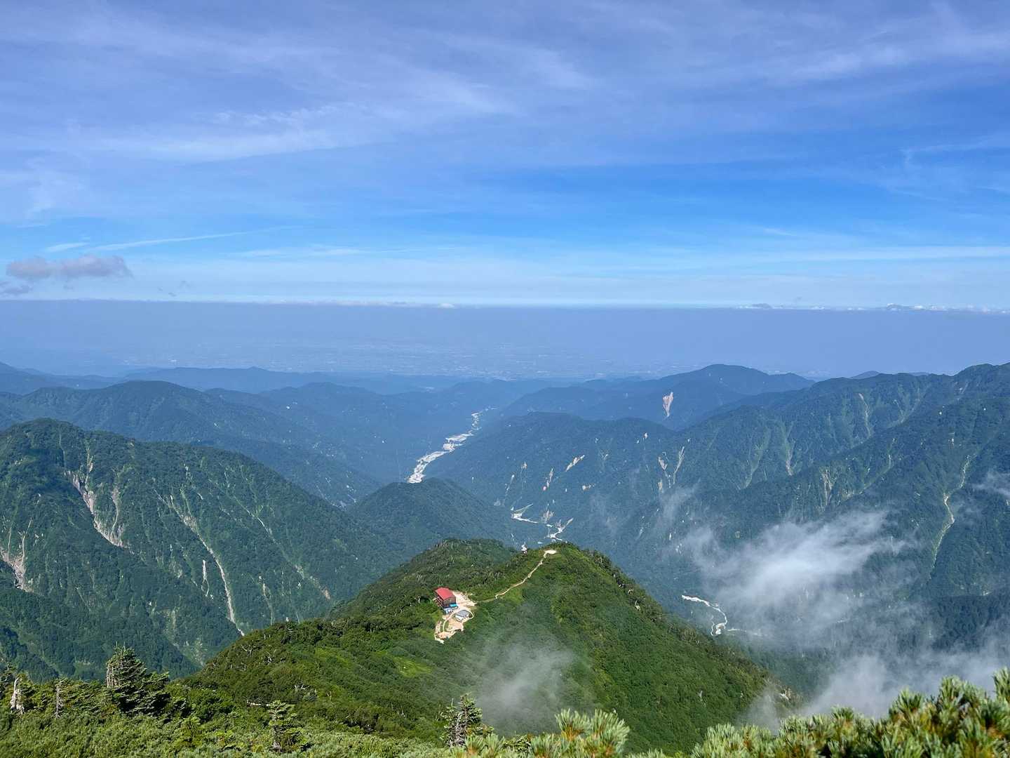 早月尾根コース | 標高差2200m、北アルプス三大急登が試す「岩の殿堂」への道の写真