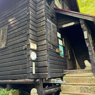 冷水小屋🛖
北海学園大学さんが管理しているらしい⁉️
100円払って小休憩❗️