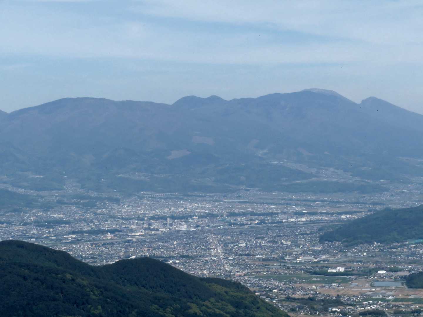 遠くに浅間山･篭ノ登山･烏帽子岳