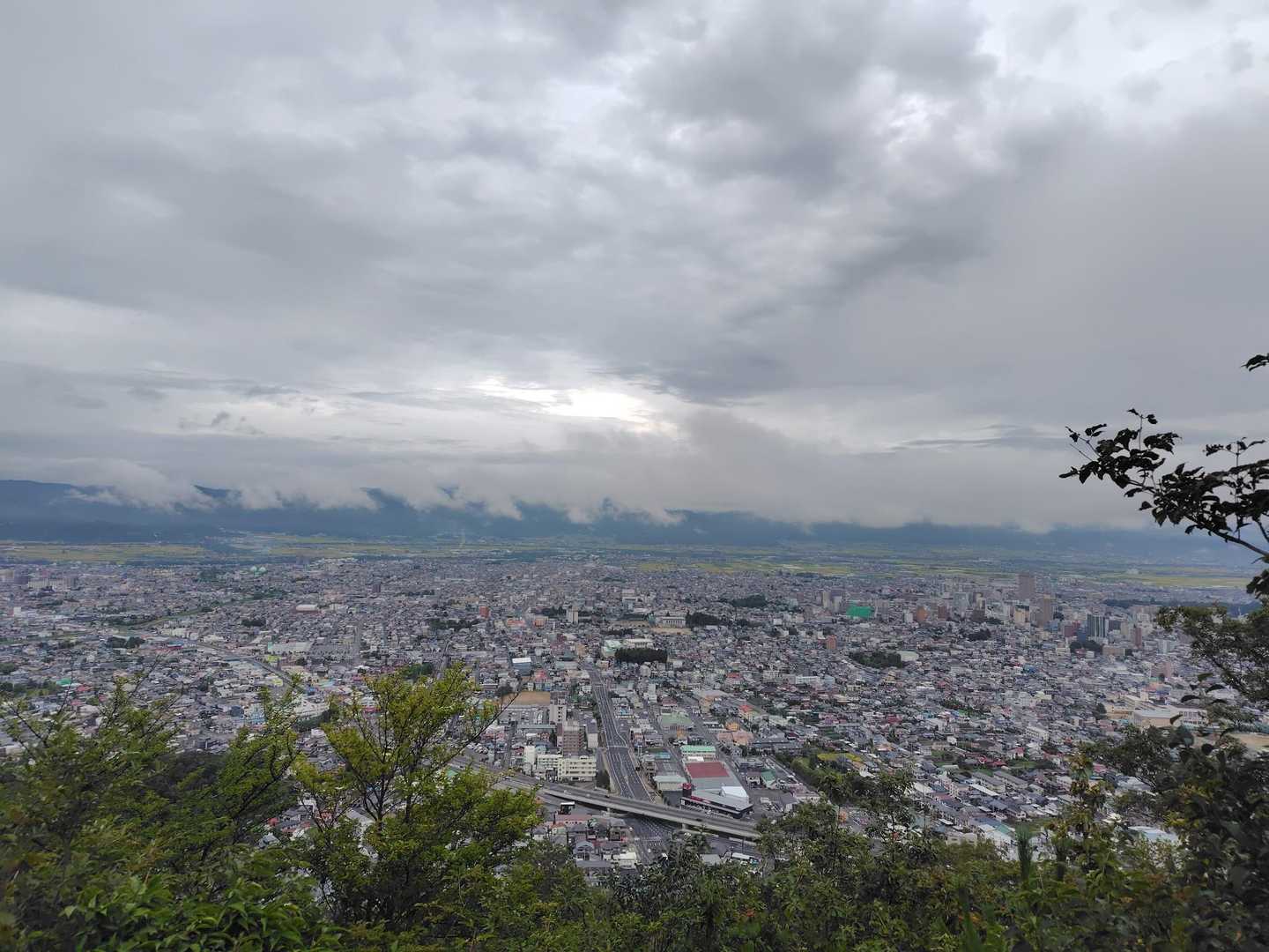 朝ラン終えて
namiさんと合流
千歳山へ