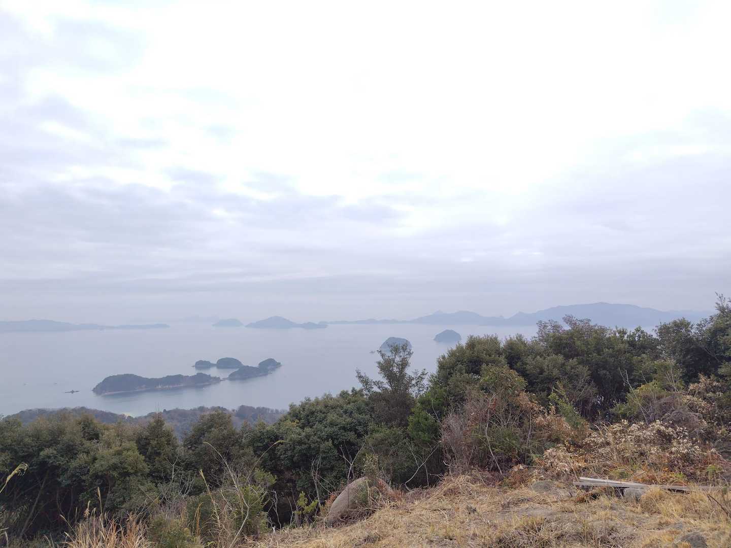右に見えるのが周防大島
左手前は続島
