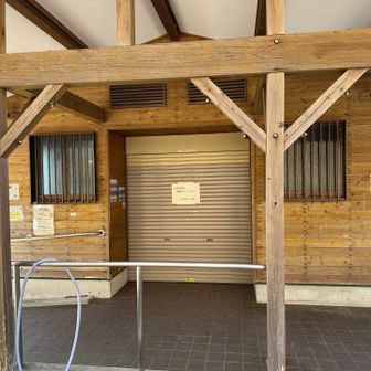 登山口のトイレは 冬季は閉鎖みたいですね