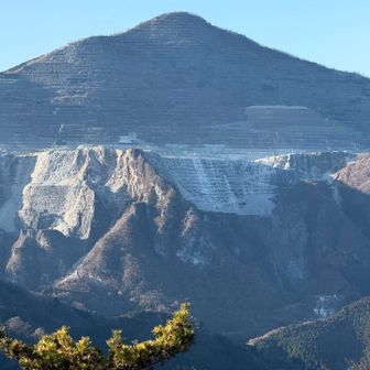 大迫力の武甲山