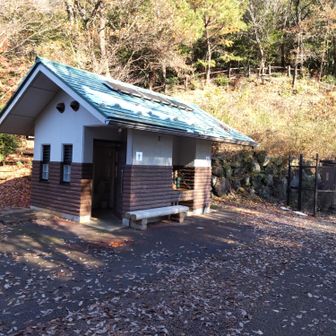 下山途中に綺麗なトイレ