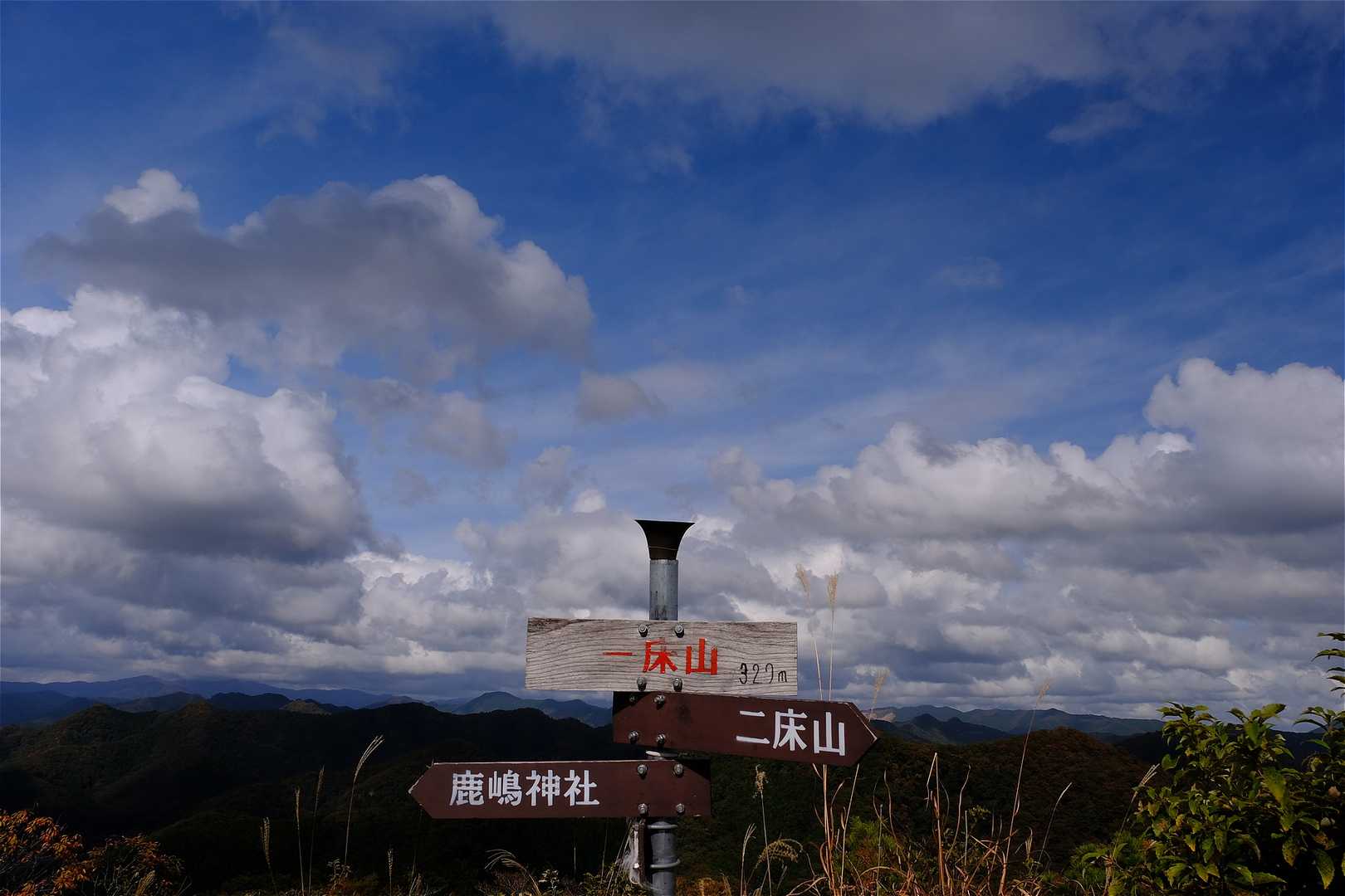振り向くと青空に棚引く高積雲が綺麗！
眺めていて飽きない！🟦☁✨️👀