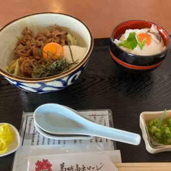 今日の山飯②
葛城高原ロッジで鴨丼。
ご飯少なめにしてもらったけど
お腹いっぱい！

さぁ、下山しよう！