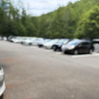 下山。車いっぱい