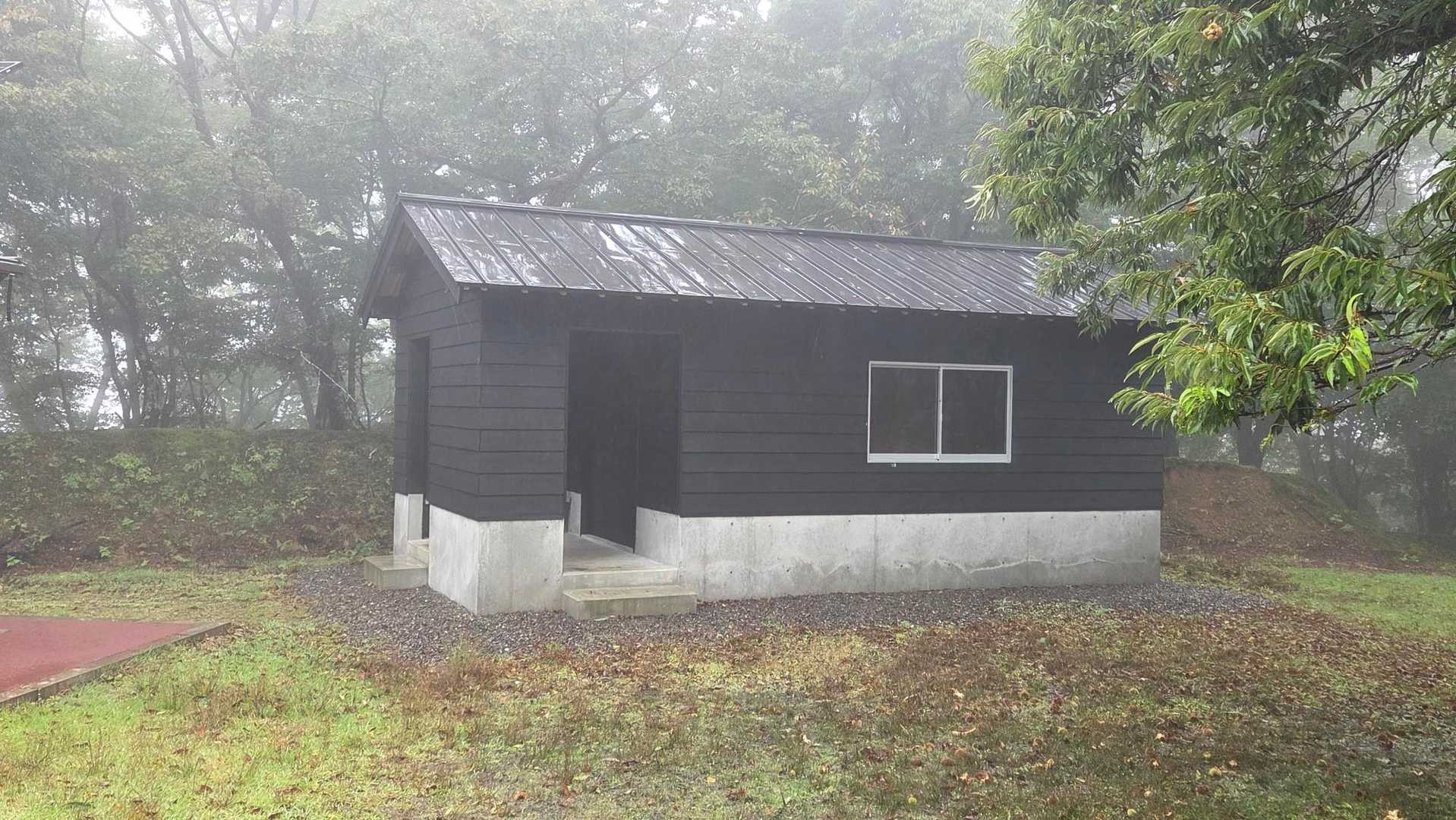 避難小屋外観