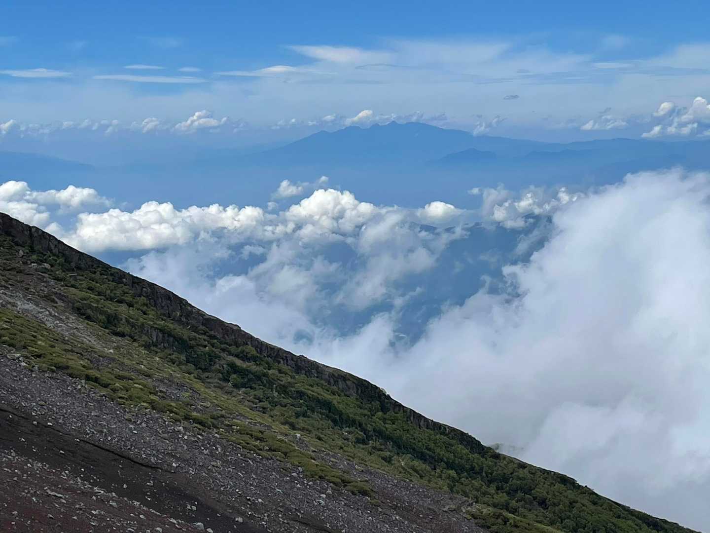 遠くに見えるは八ヶ岳