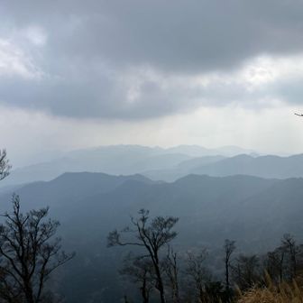 北岳を少し過ぎると休憩できる広場あります。晴れていると景色よいと思います