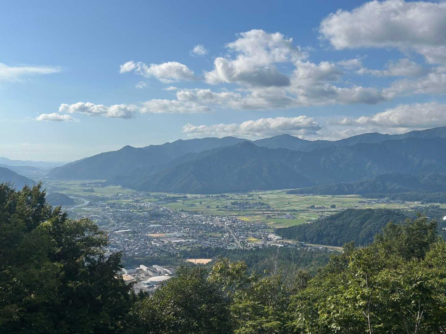 山頂から勝山の街