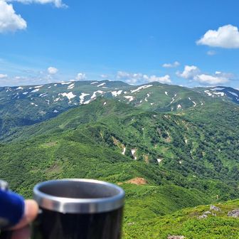 焼石連峰をバックに☕
贅沢タイム😁