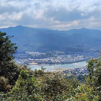 南側　鎮南山⛰️と姫岳⛰️(右)