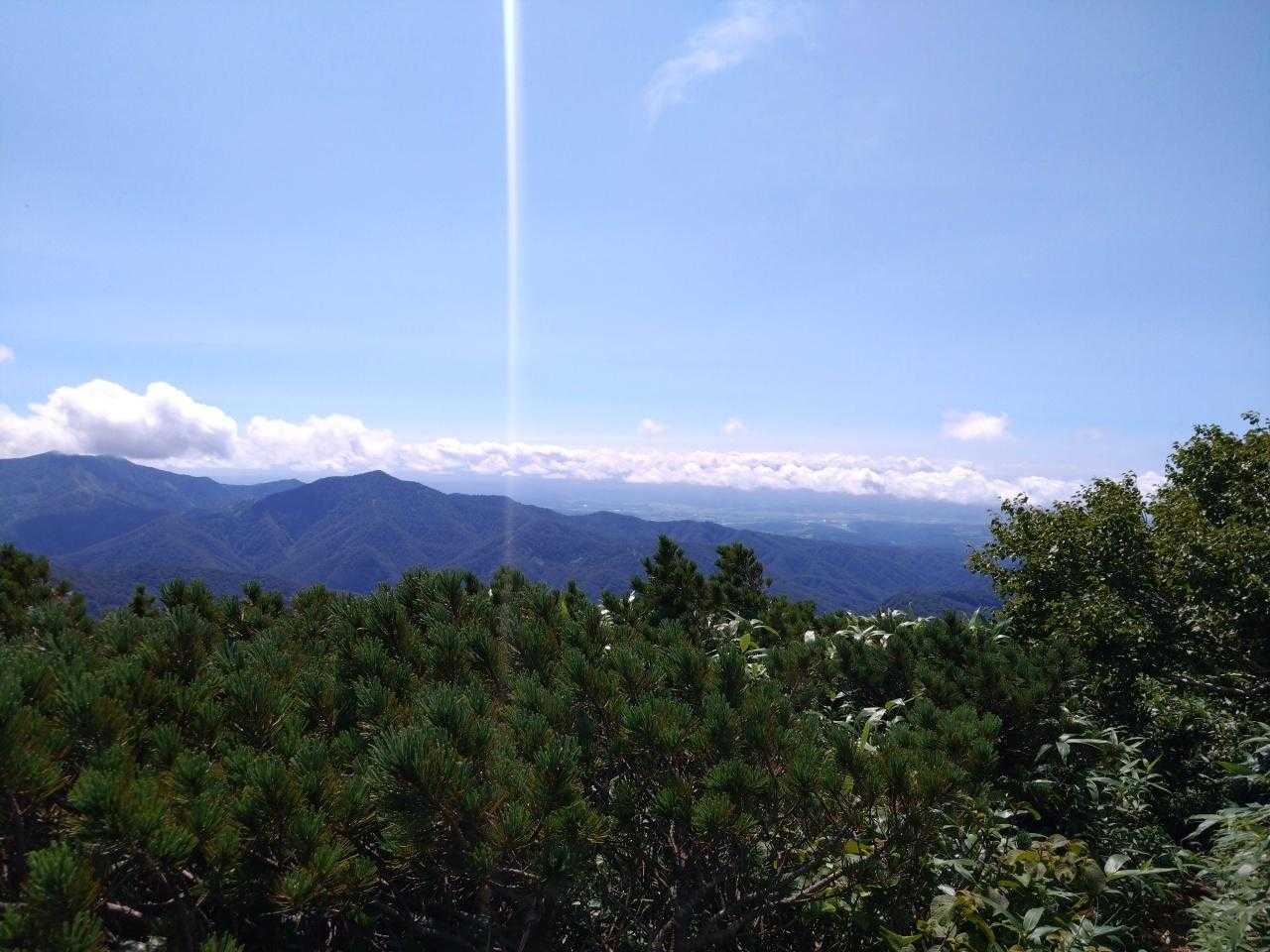 6合目～5合目からの景色。もう1、2時間遅く登っていれば山頂の見晴らしも良かったことだろう。