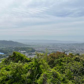 耳納連山方面
黄砂で霞んでます