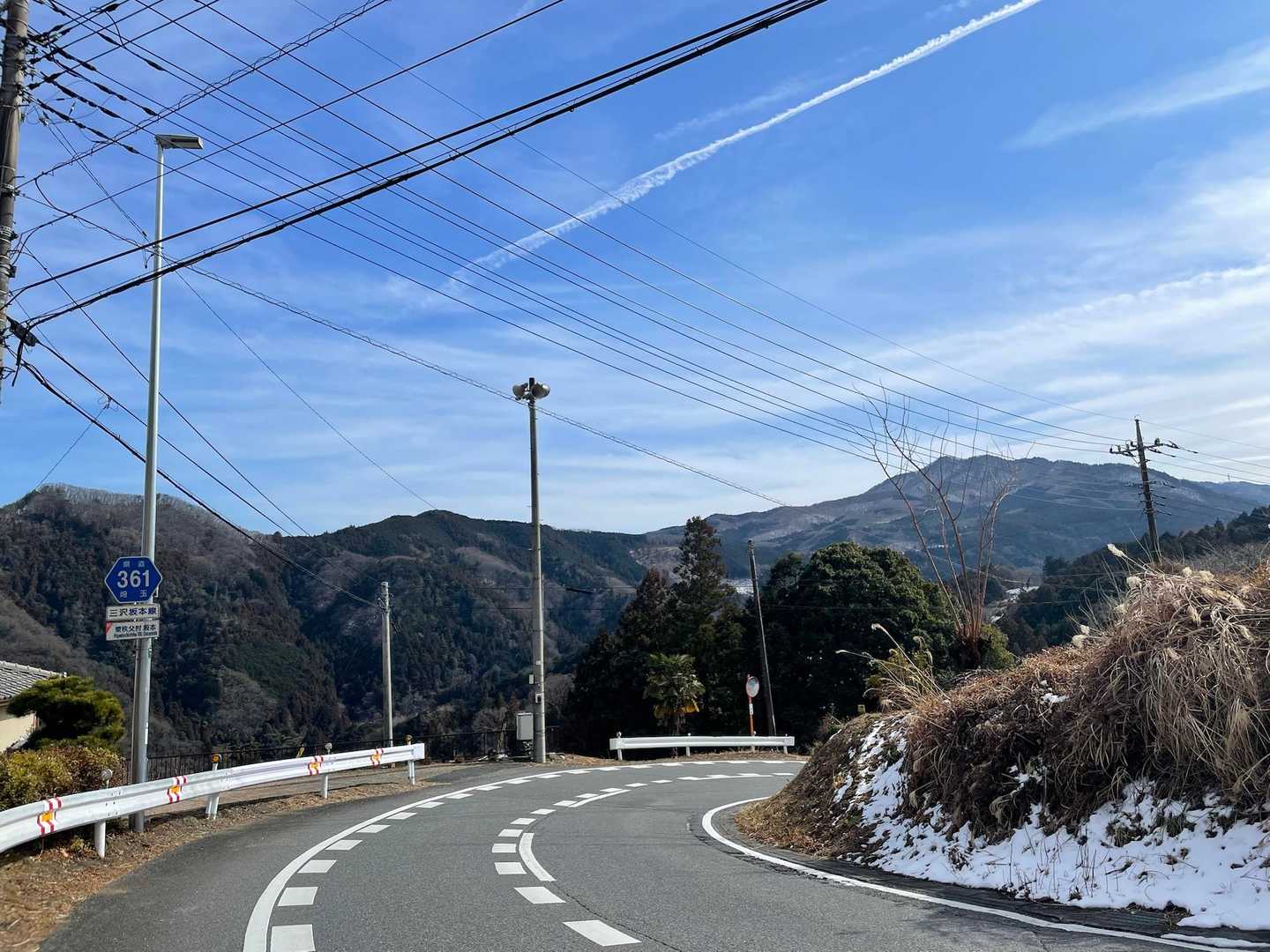 見上げると笠山。スタンプもらえなかったからもう一度行かなきゃ😅