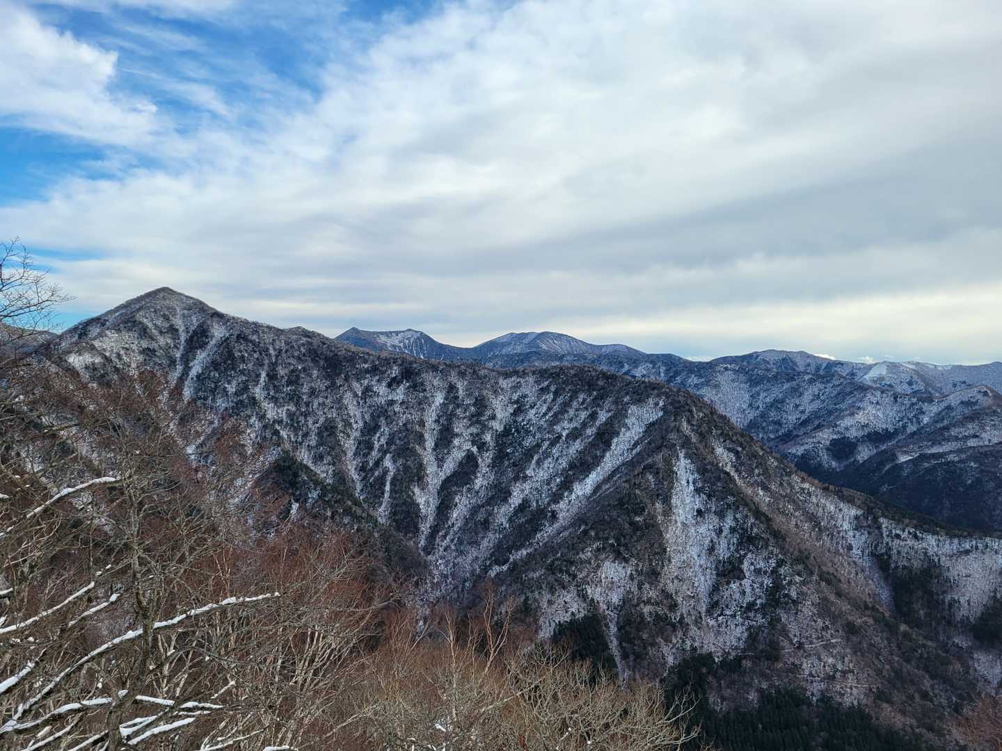 おぉ❗
ルシチ・オキシマップ山
豊似岳・観音岳方面⛰️