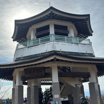 展望台に到着。初めて来ましたが、今までここが弘法山だと思っていました。権現山でした。