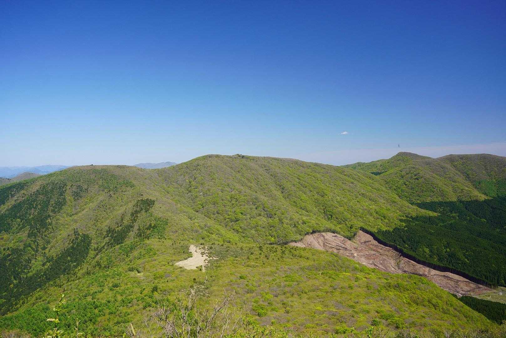 奥には烏帽子岳と比婆山⛰️ゆっくり回って見るのも良さそうですね〜
今日はピストンで戻ります✨