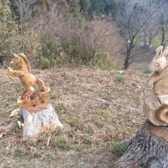 本日4座目、ウサギと馬がお出迎え