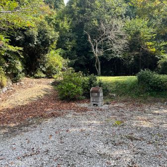 玉兎山の登山口に駐車場があります。ここに自転車を駐車しました