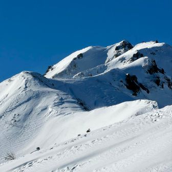 まだたくさんの稜線あり（ラッセルで体力もかなり消耗）