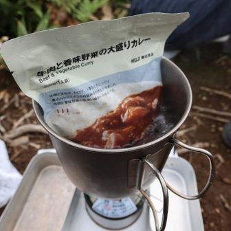 本日のランチは
レトルトカレー