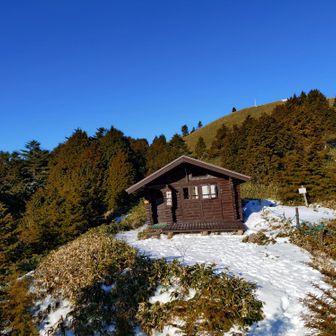 縦走終了後の下山前に寄って休憩します❗