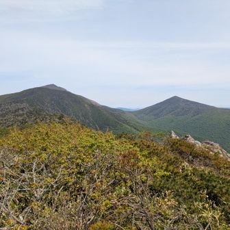 早池峰山と薬師岳