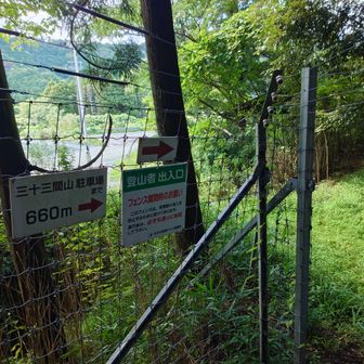 ここから国道に出ます。
上部に電気線があるみたいなので要注意。