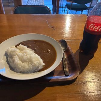 カレーライス1500円に課金
ご飯はおかわり自由だった